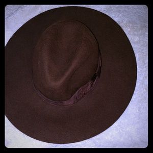Brown hat. 100% wool hat. Wide brim hat NWT